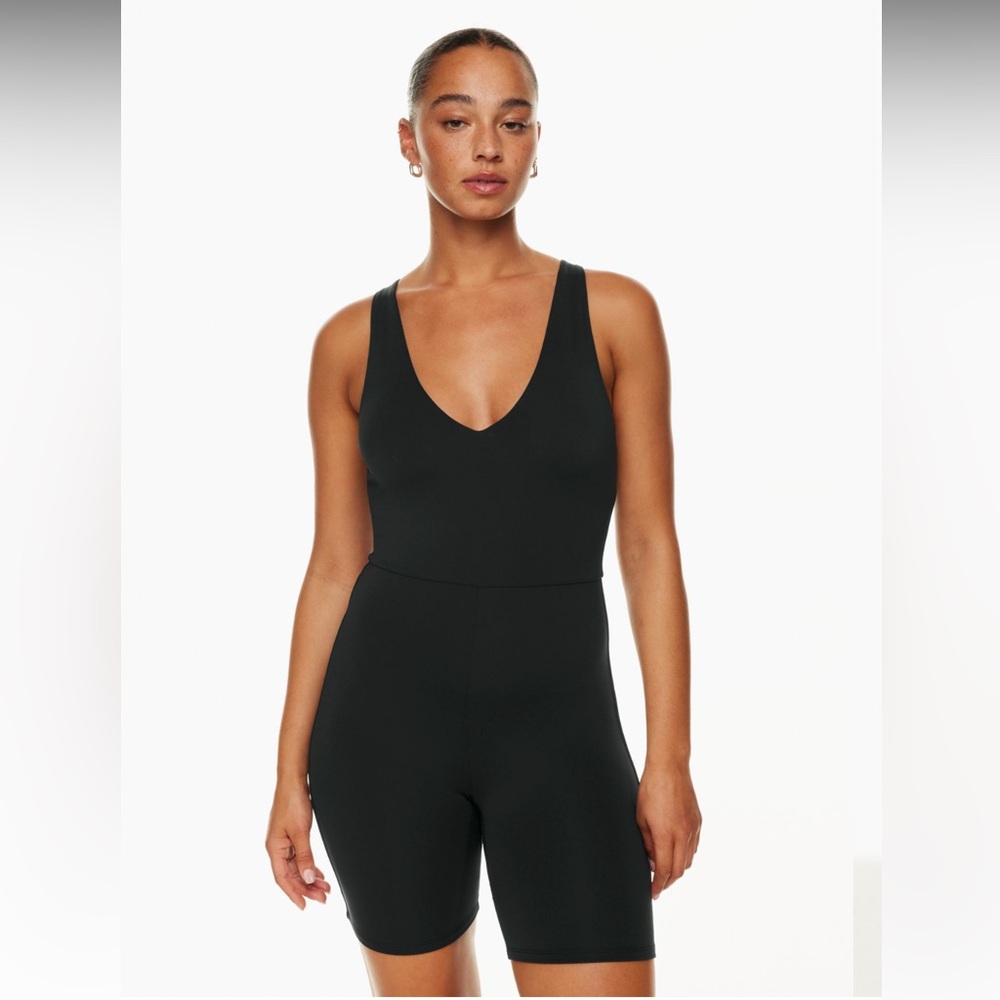Babaton Black Sleeveless V‑Neck Fitted Romper
